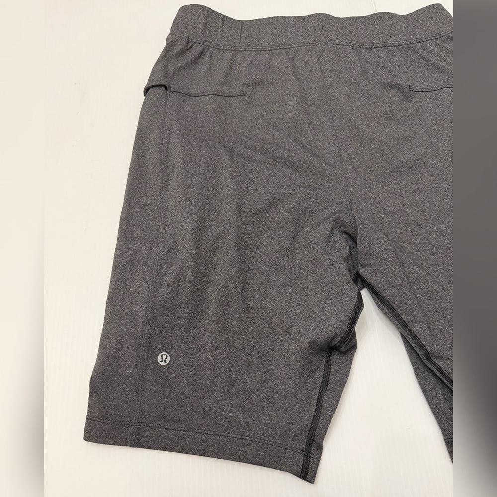 Lululemon Large Charcoal Grey Men's Intent Shorts - Picture 6 of 10